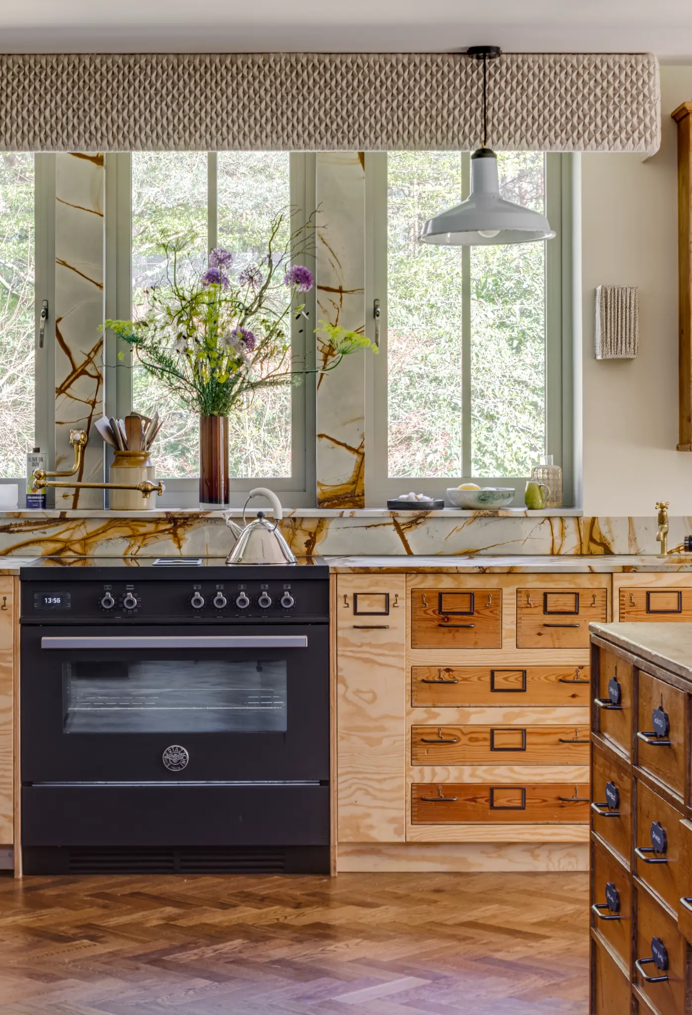Beautiful interior design kitchen - great finds for your home